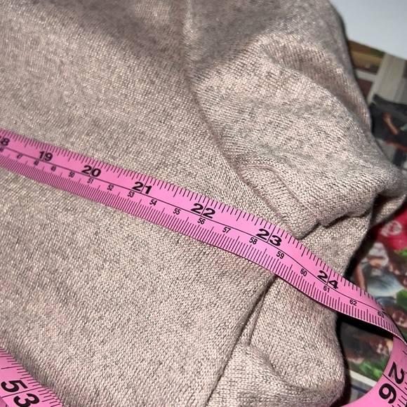 SJS, lightweight sweater top - Picture 6 of 6